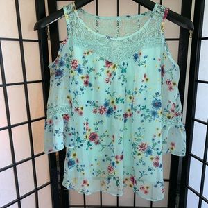 Cute shoulder cut out blouse